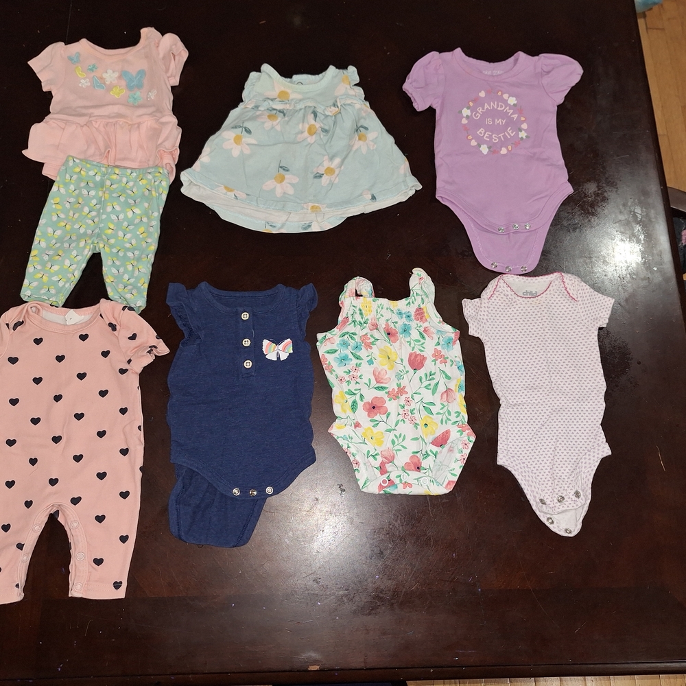 Carter's Newborn Girls Bodysuits/outfits